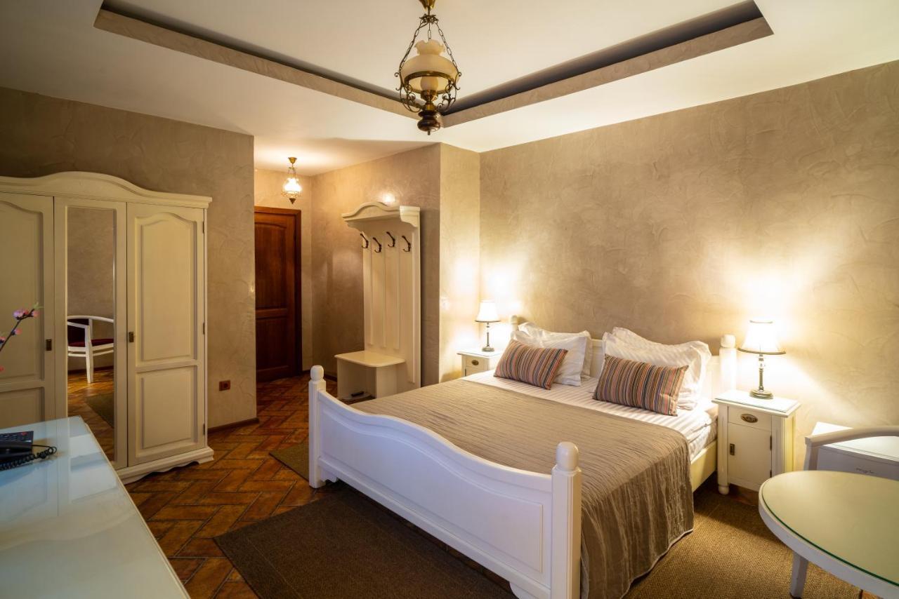 Hotel Europa Târgu Jiu Zewnętrze zdjęcie