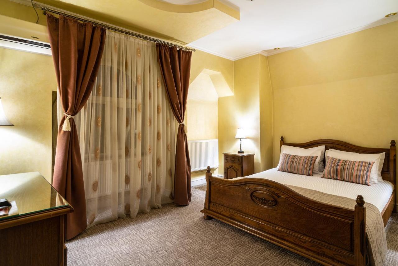 Hotel Europa Târgu Jiu Zewnętrze zdjęcie