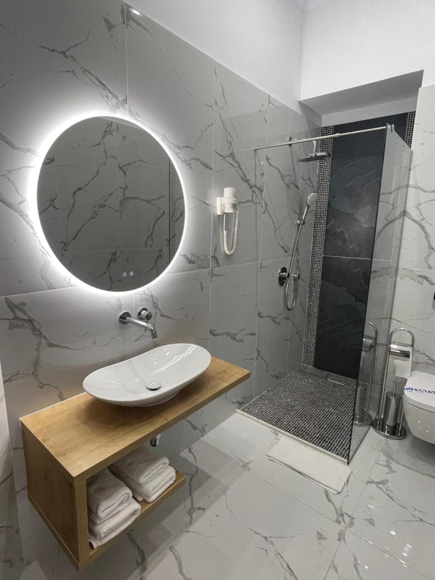 Hotel Europa Târgu Jiu Zewnętrze zdjęcie